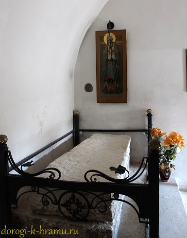 Усыпальница Иова с гробницей и могильной плитой