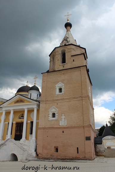 Колокольня с часовней Святейшего Иова, первого патриарха Московского